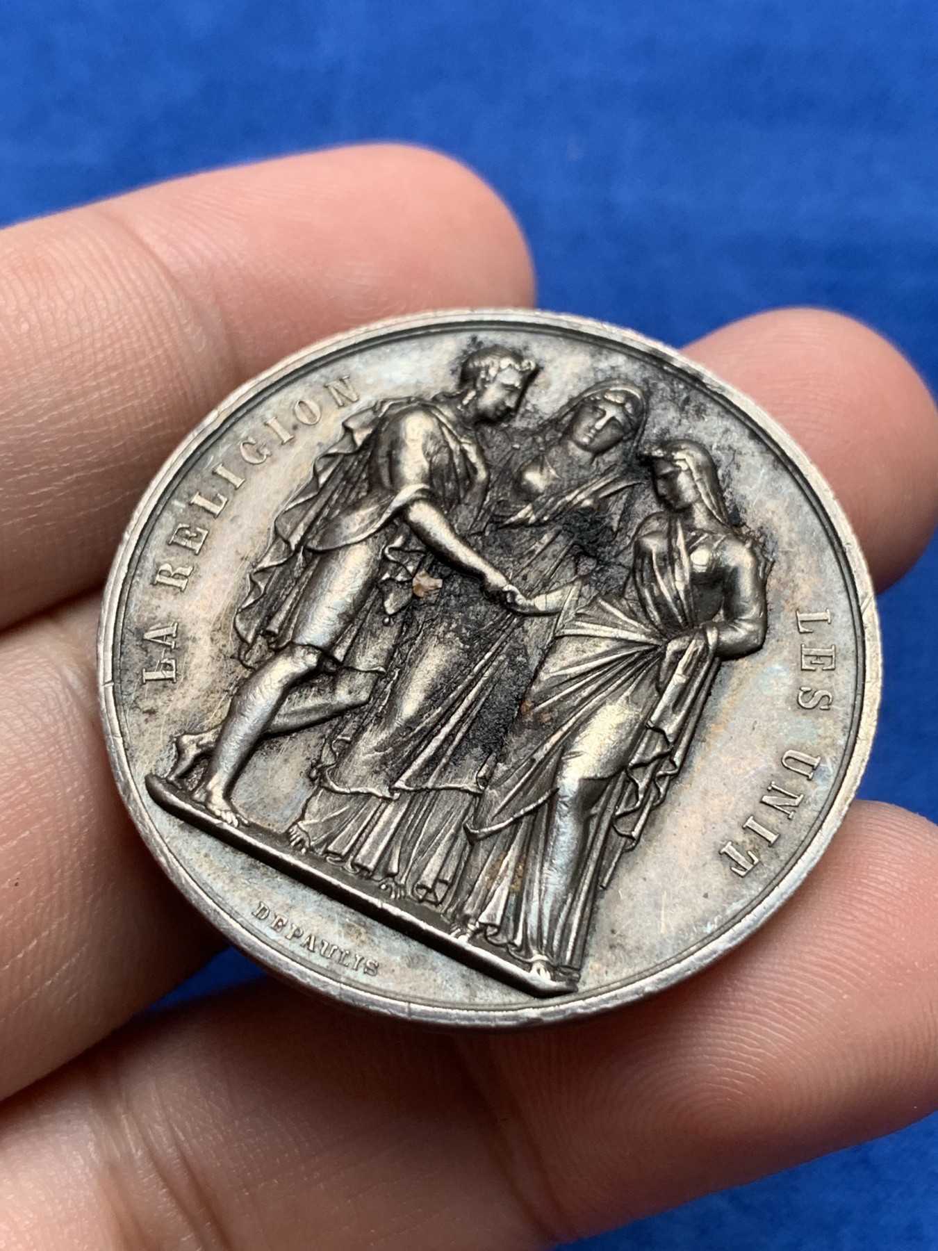 《竞宝斋》第198场-周日，周一 2场 (全场包邮) 法国 1860-1879年 银质 婚章 原始褒奖 磨损极小  大尺寸 22.62克  36.9mm直径 蜜蜂边铭 带银标 大规格