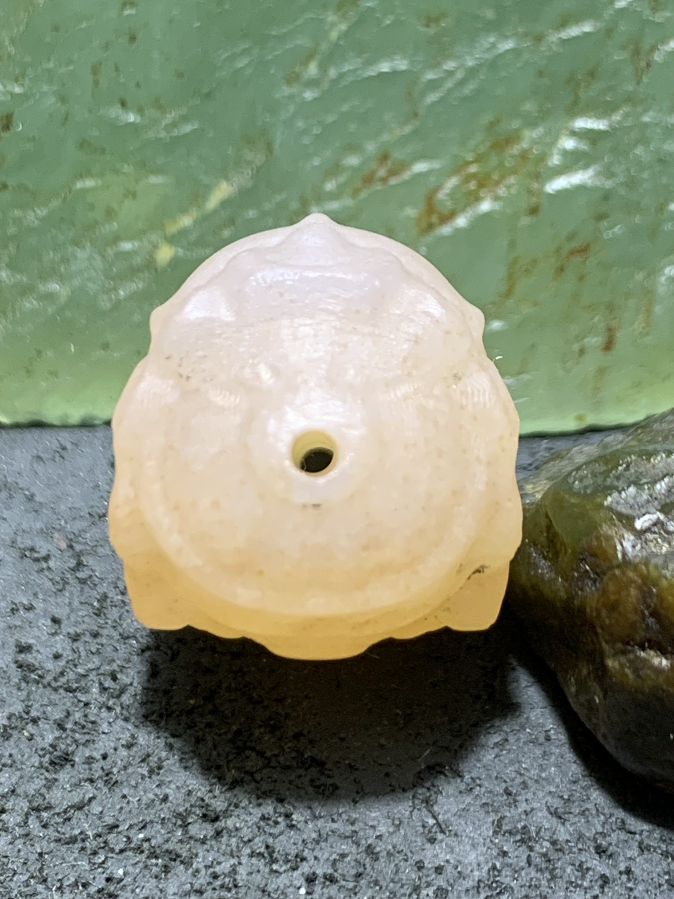 放福利！精美天然阿拉善玛瑙手工雕刻大黑天黄财神珠子（吊坠）一颗，