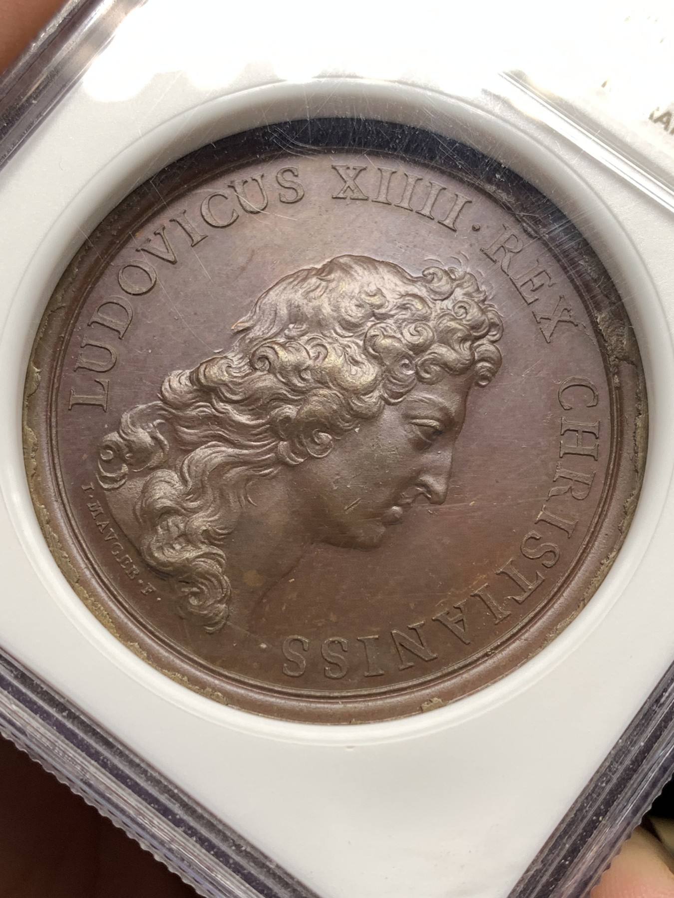 《竞宝斋》第198场-周日，周一 2场 (全场包邮) NGC MS63 1663年法国路易十四攻占马歇尔纪念高浮雕铜章 难得好品好状态 关键衣服穿的少