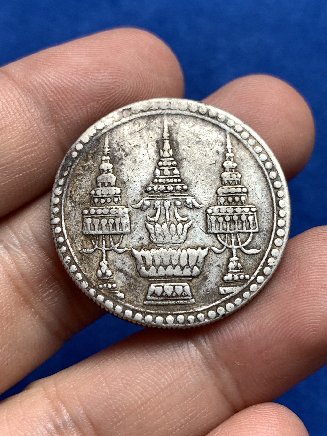 《竞宝斋》第198场-周日，周一 2场 (全场包邮) 泰国1869拉玛五世1铢银币 细节好 整体粗犷