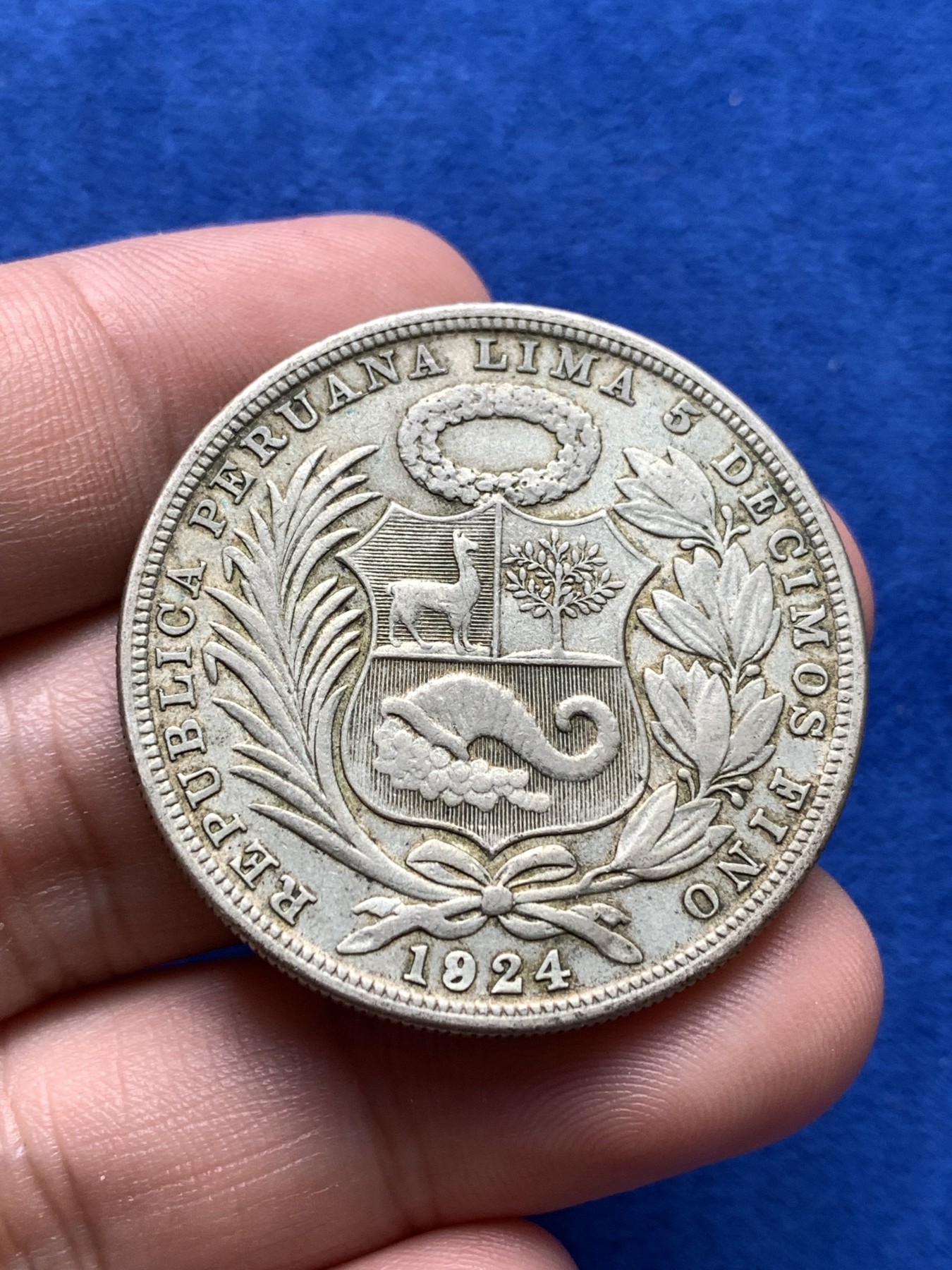 《竞宝斋》第198场-周日，周一 2场 (全场包邮) 秘鲁1924年 女神坐像 1索尔大银币 边齿完好，原味好品