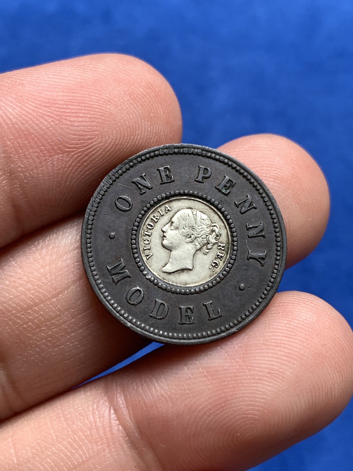 《竞宝斋》第198场-周日，周一 2场 (全场包邮) 英国维多利亚铜镶嵌银1便士2枚