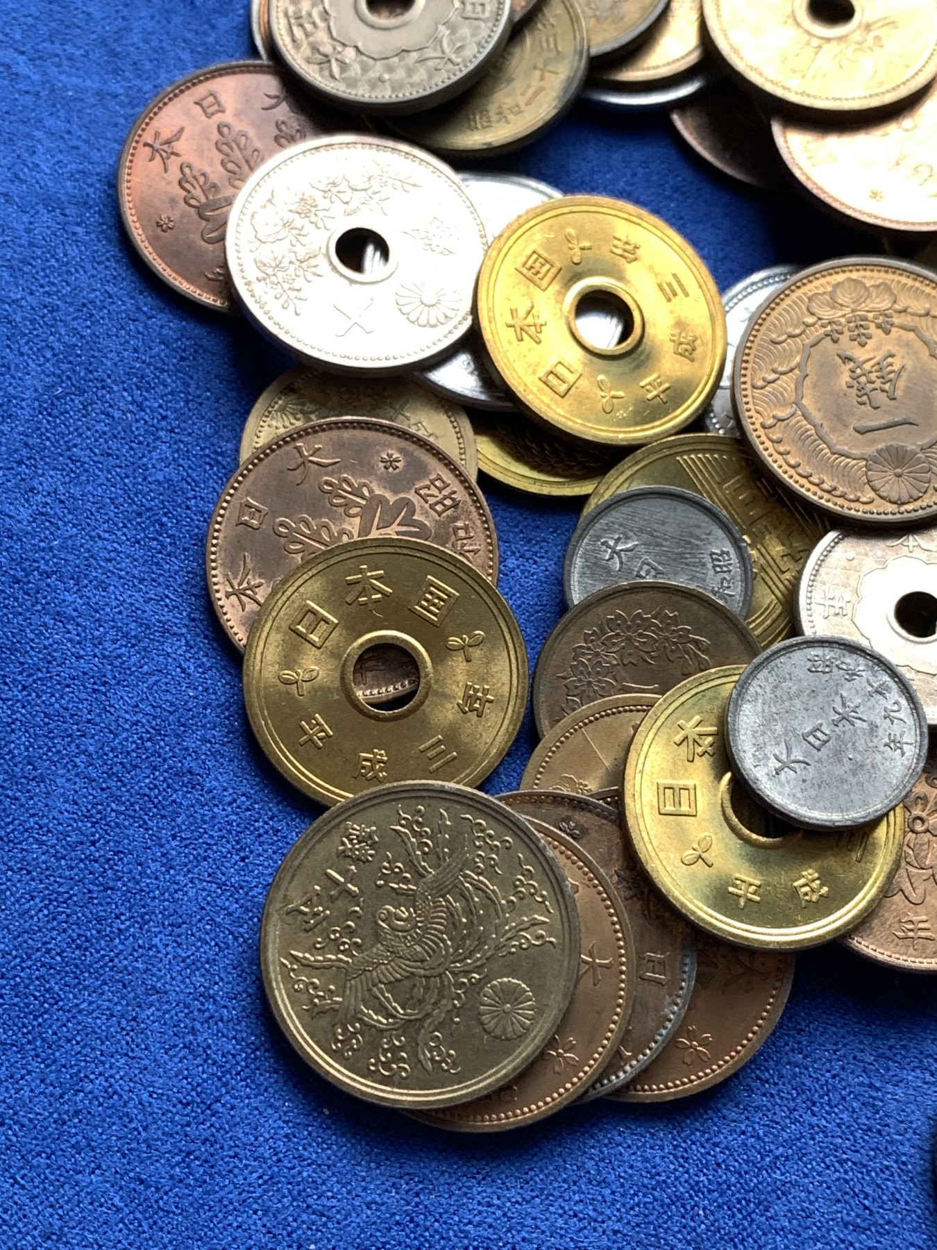 《竞宝斋》第198场-周日，周一 2场 (全场包邮) 80枚一组 日本好品硬币，带光好品，含飞鸟一钱，桐叶一钱，黄铜五钱十钱，中孔旧五／五十日元，黄铜单凤五十钱，白铜五钱十钱，大五钱镍币，铝币锌币小铜币 具体品种见图