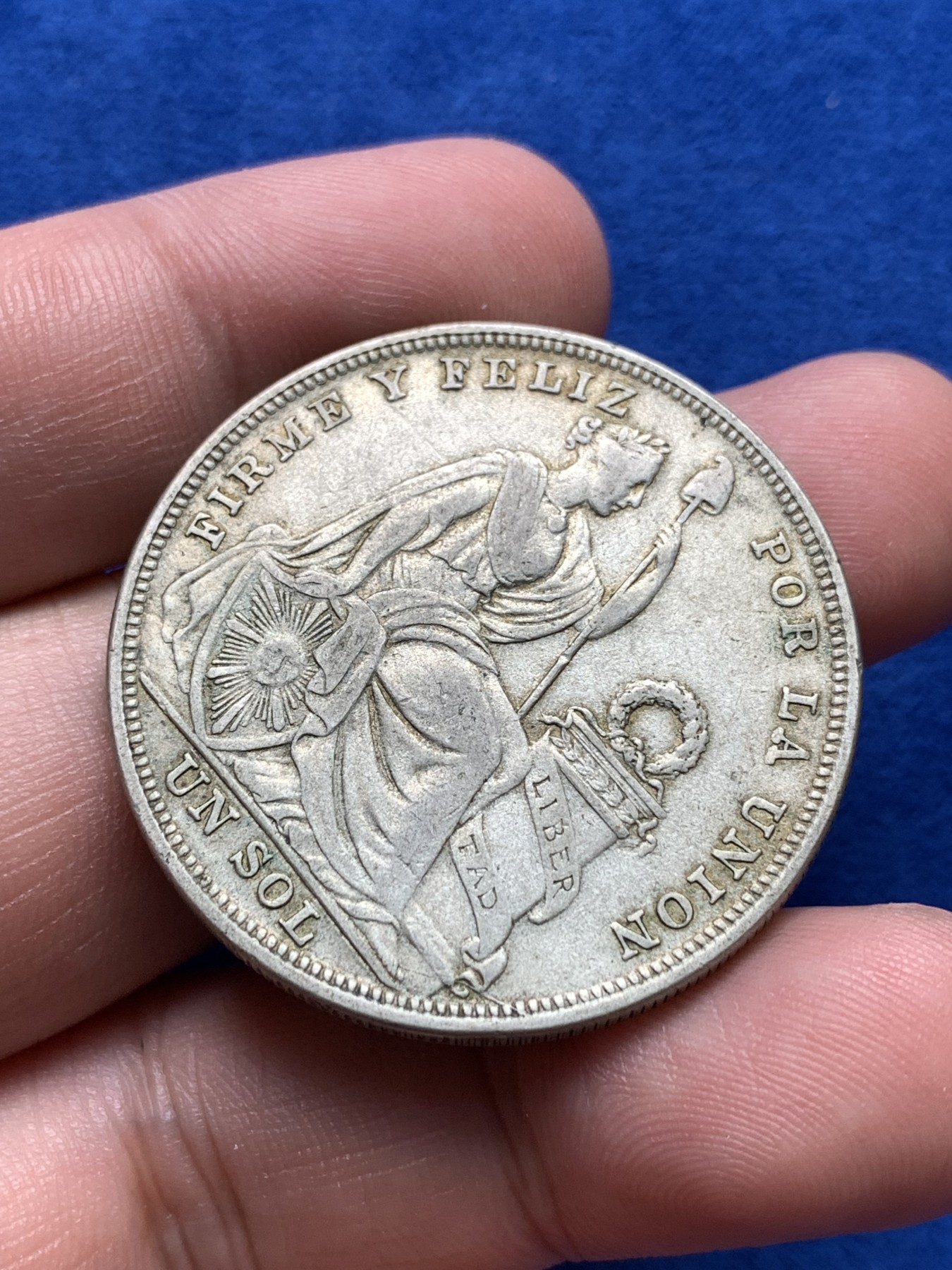 《竞宝斋》第198场-周日，周一 2场 (全场包邮) 秘鲁1924年 女神坐像 1索尔大银币 边齿完好，原味好品