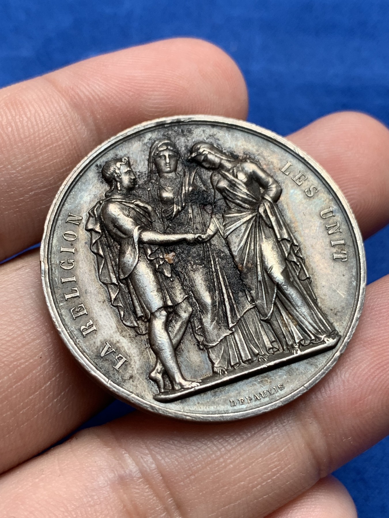 《竞宝斋》第198场-周日，周一 2场 (全场包邮) 法国 1860-1879年 银质 婚章 原始褒奖 磨损极小  大尺寸 22.62克  36.9mm直径 蜜蜂边铭 带银标 大规格