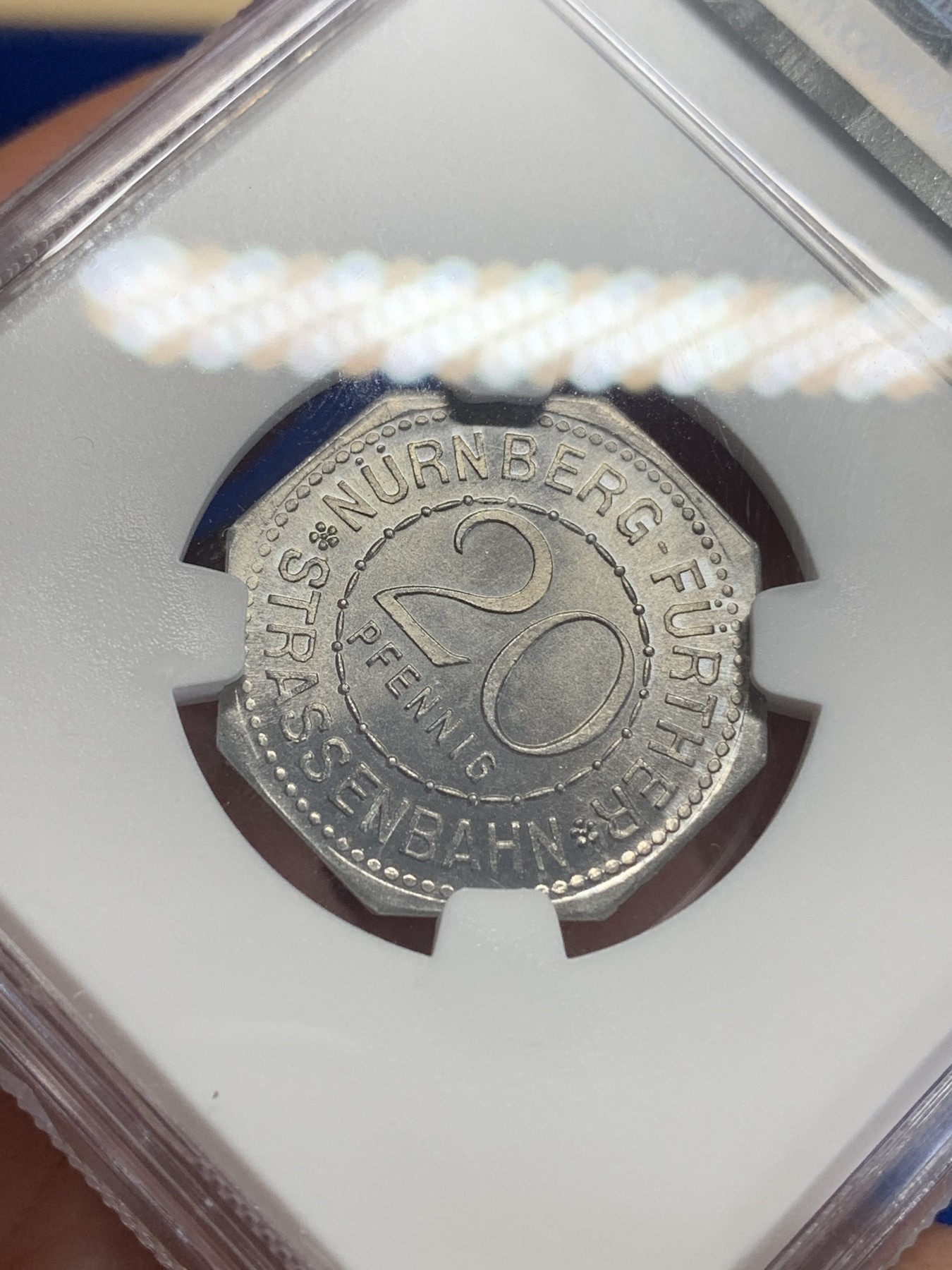 《竞宝斋》第198场-周日，周一 2场 (全场包邮) NGC-MS65 德国1920年紧急状态时期纽伦堡20芬尼 景观代币