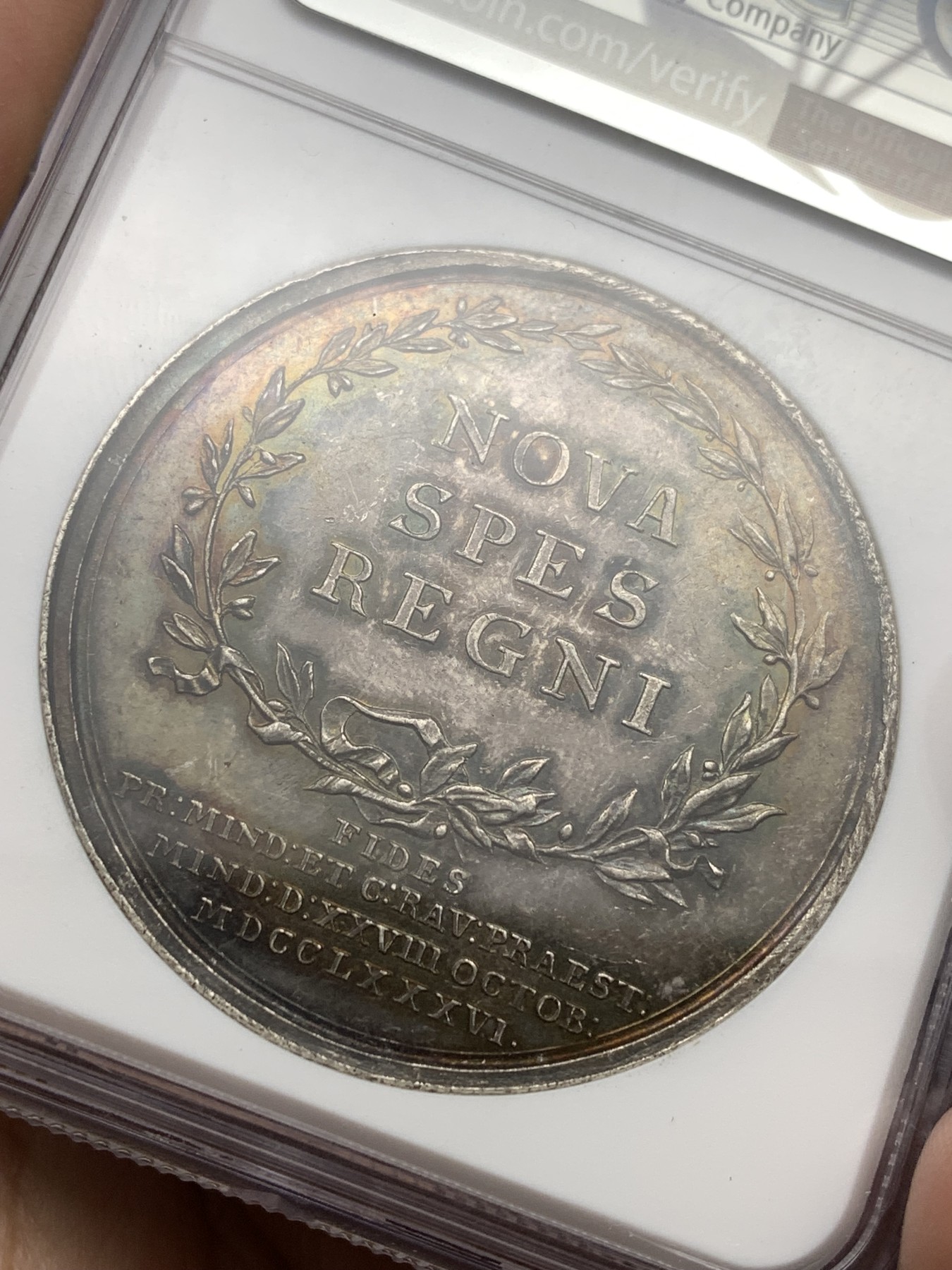 《竞宝斋》第198场-周日，周一 2场 (全场包邮) NGC MS60 德国 普鲁士1786 威廉二世  大银章，登基年份  铭文:向柏林的库尔马克-勃兰登堡致敬 深彩金包浆 状态品种都非常难得 外拍裸章将近7000成交