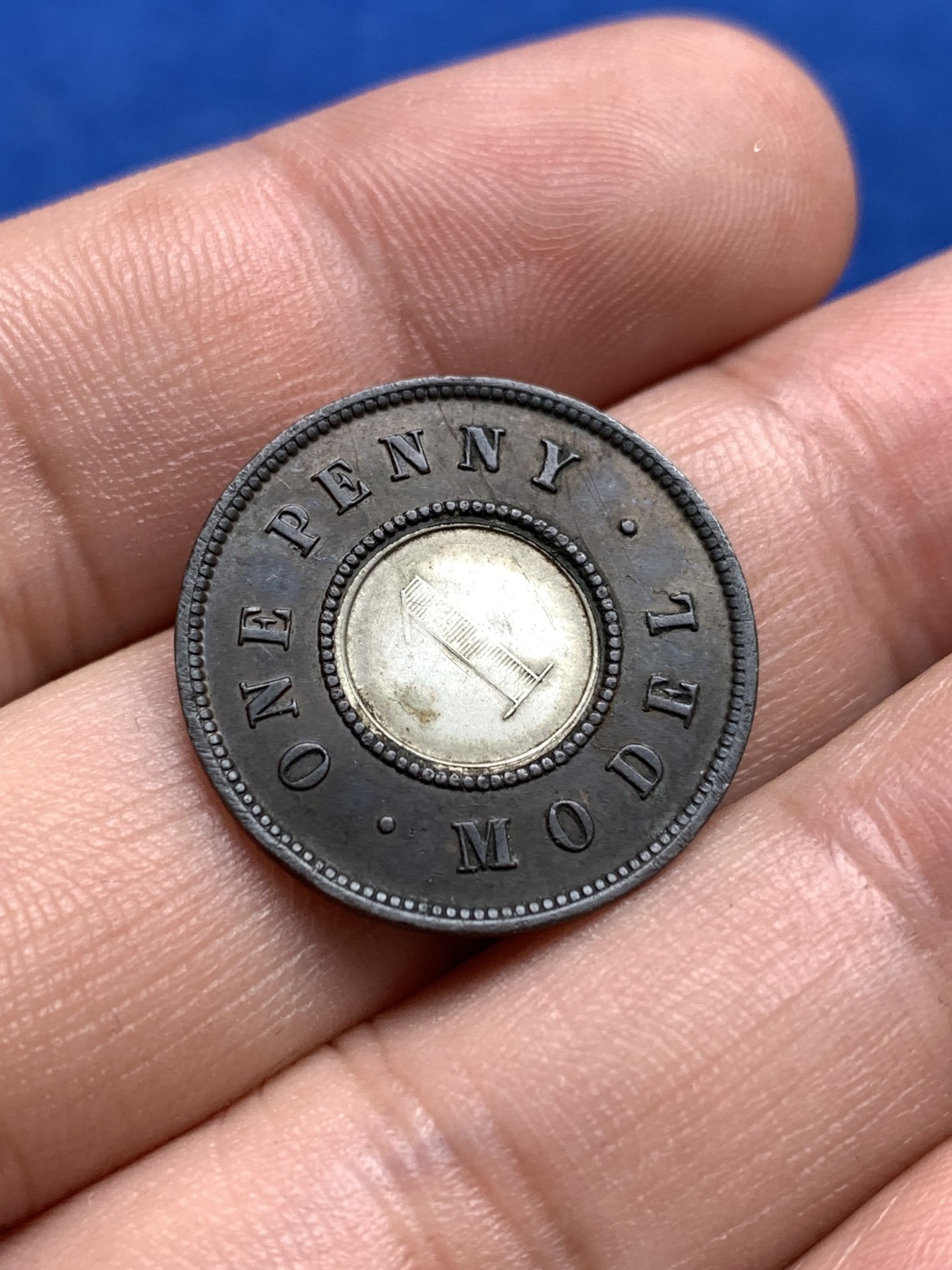 《竞宝斋》第198场-周日，周一 2场 (全场包邮) 英国维多利亚铜镶嵌银1便士2枚