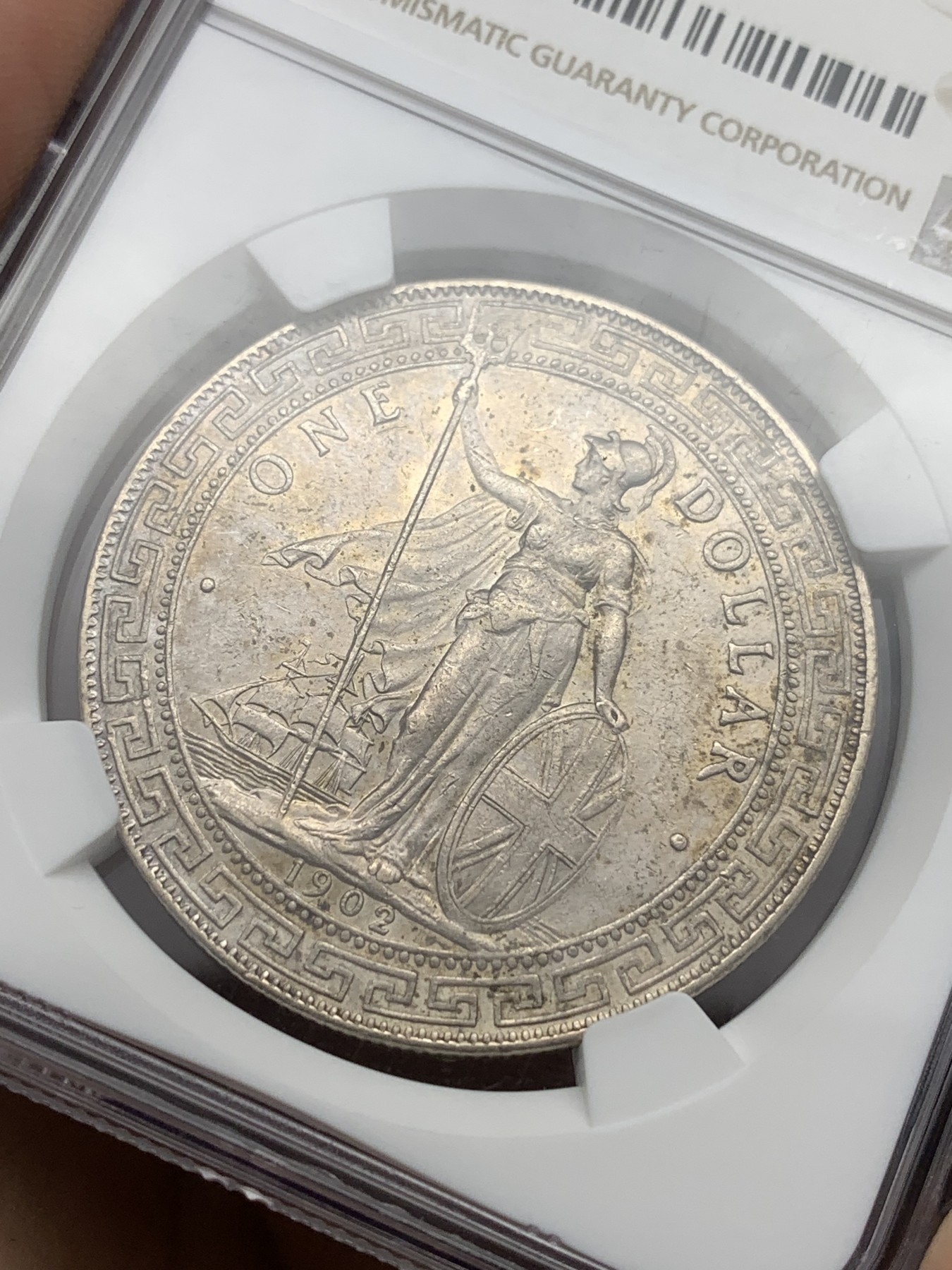 《竞宝斋》第198场-周日，周一 2场 (全场包邮) NGC-AU58 英国 站洋 1902B 双面淡彩 漂亮