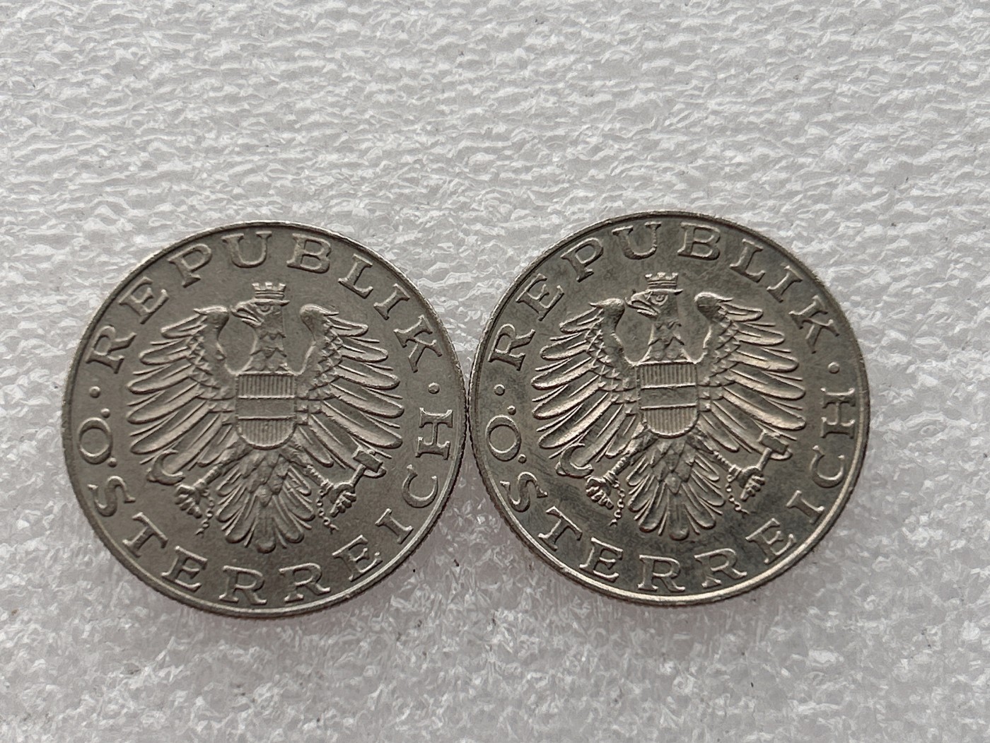 全场一元起拍 世界钱币散币场 第24期 奥地利90年代瓦豪女士10先令2枚