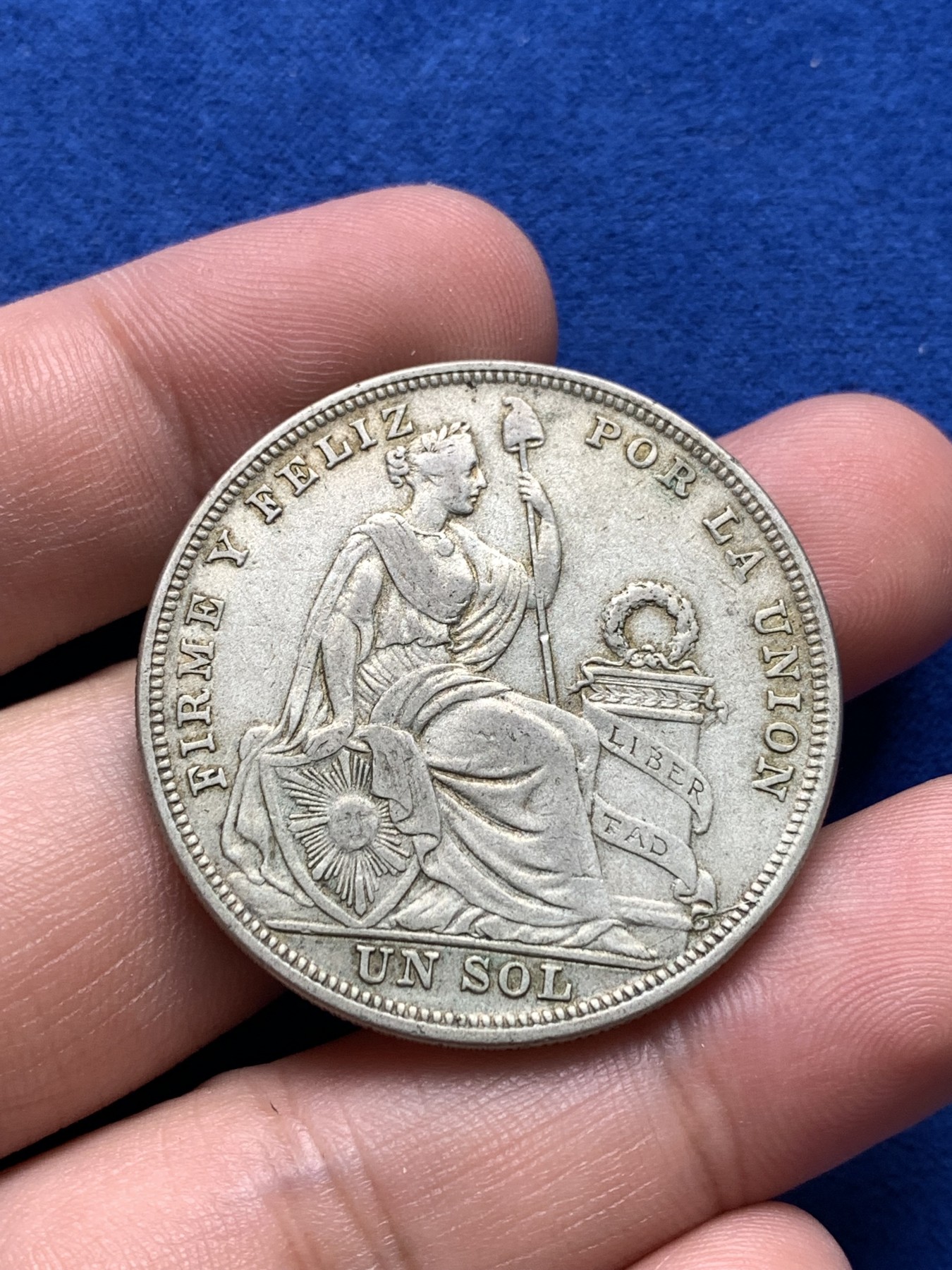 《竞宝斋》第198场-周日，周一 2场 (全场包邮) 秘鲁1924年 女神坐像 1索尔大银币 边齿完好，原味好品