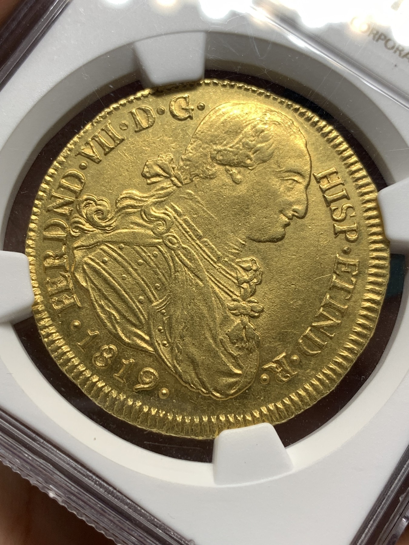 《竞宝斋》第198场-周日，周一 2场 (全场包邮) NGC AU58 哥伦比亚 1819年 卡四头像费七铭文 8E 27克大金币 底板光洁 27克  极少见品种