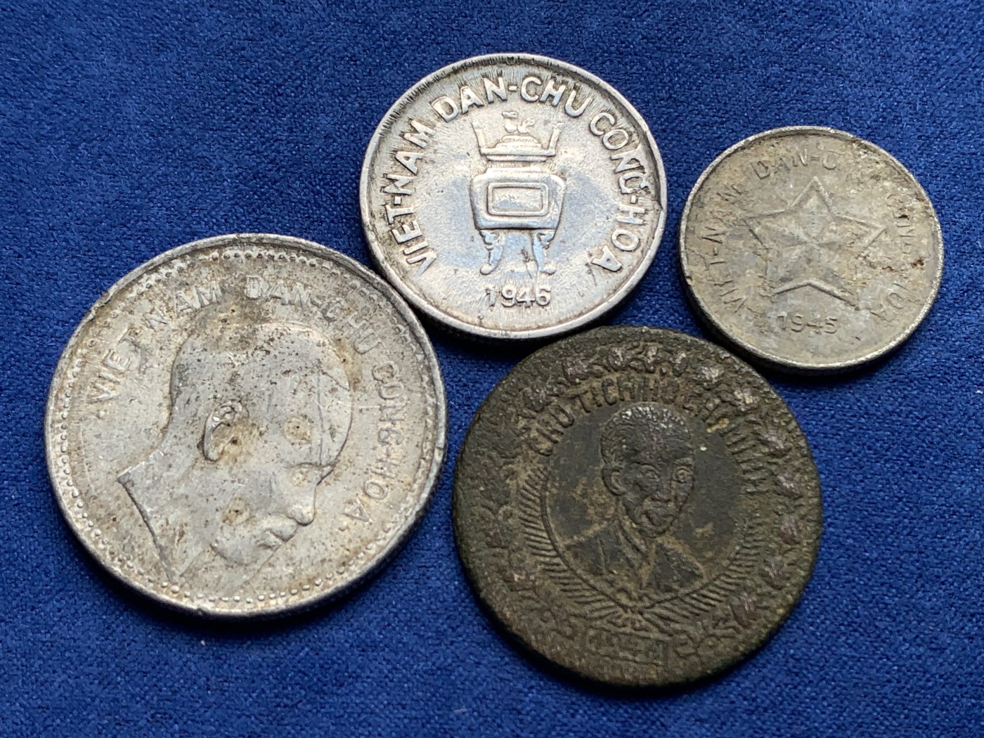 《竞宝斋》第198场-周日，周一 2场 (全场包邮) 4枚一组 越南民主共和国早期辅币一套，20苏最稀少