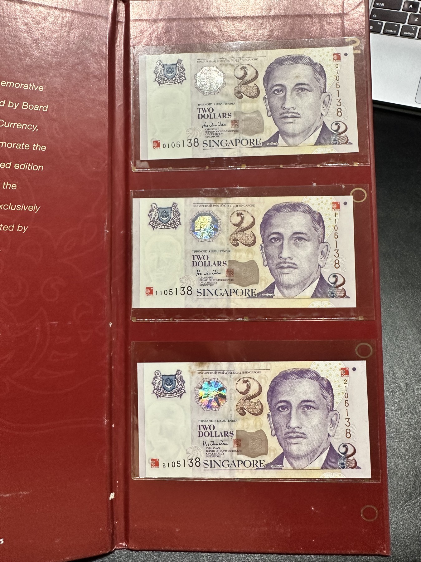 《外钞收藏家》第二百九十九期 2000年新加坡大华银行2元连好 册子 保存的原因 有黄斑 号码无47尾8