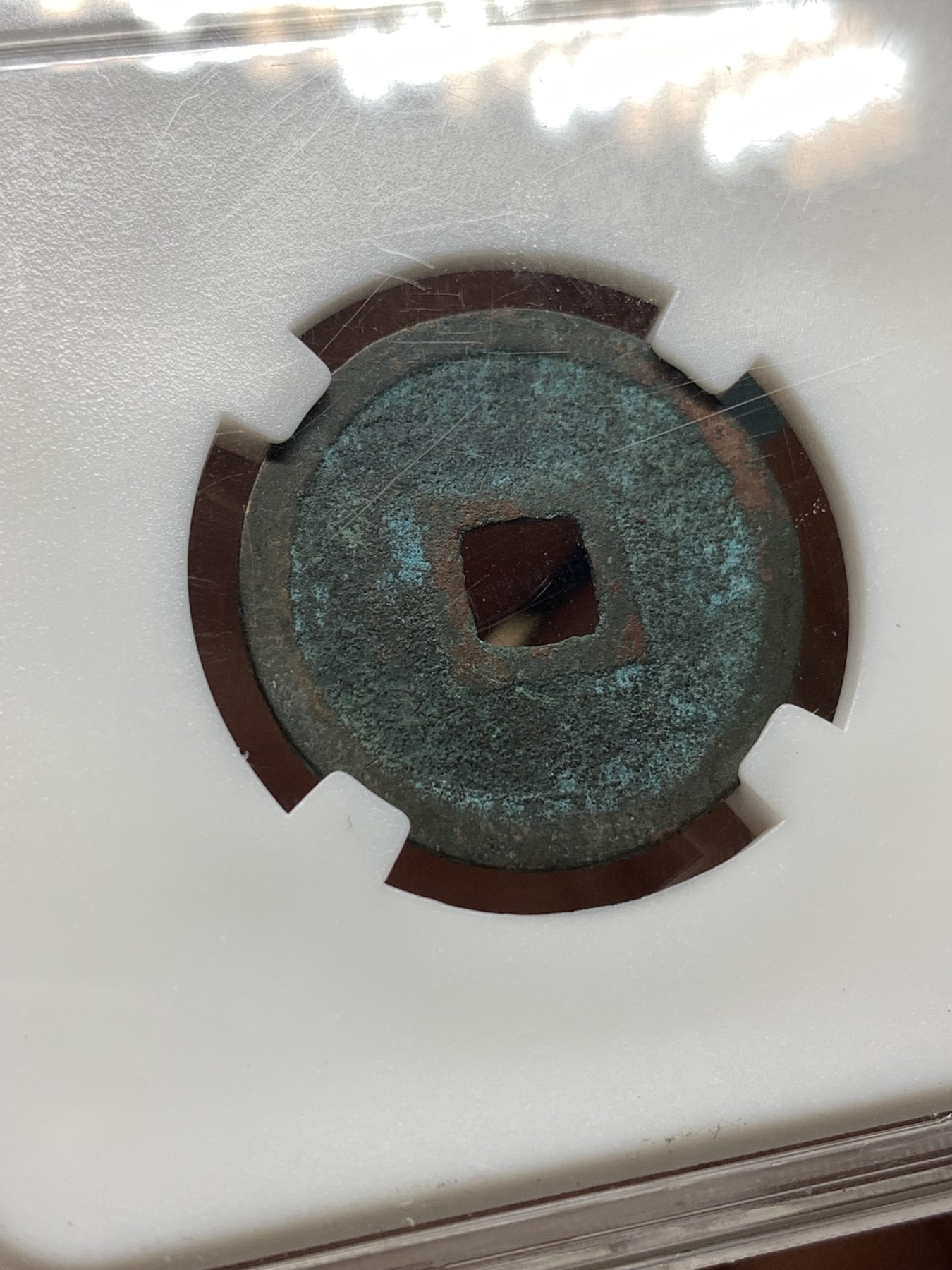 《竞宝斋》第198场-周日，周一 2场 (全场包邮) 保粹老盒82分 1149-1169⻄夏仁宗 天盛元宝23.7*1.3，3.6克 ⻄夏钱币此状态不容易