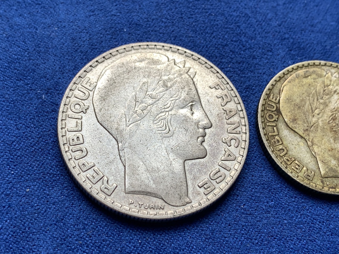 《竞宝斋》第198场-周日，周一 2场 (全场包邮) 两枚一组 法国谷物女神银币1931年10法郎+1933年20法郎