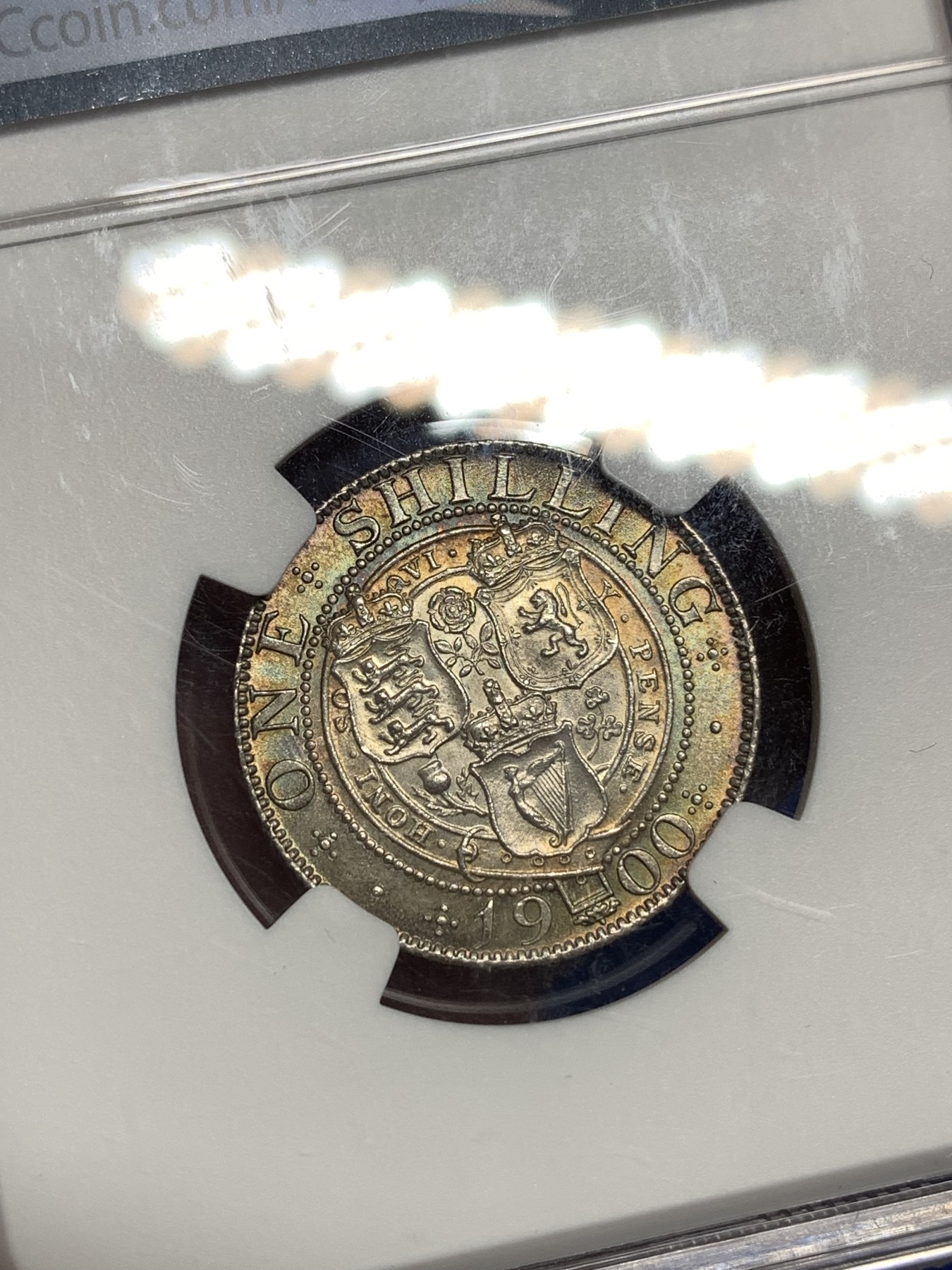 《竞宝斋》第198场-周日，周一 2场 (全场包邮) NGC-MS63 英国1900老维1先令银币 漂亮彩虹包浆