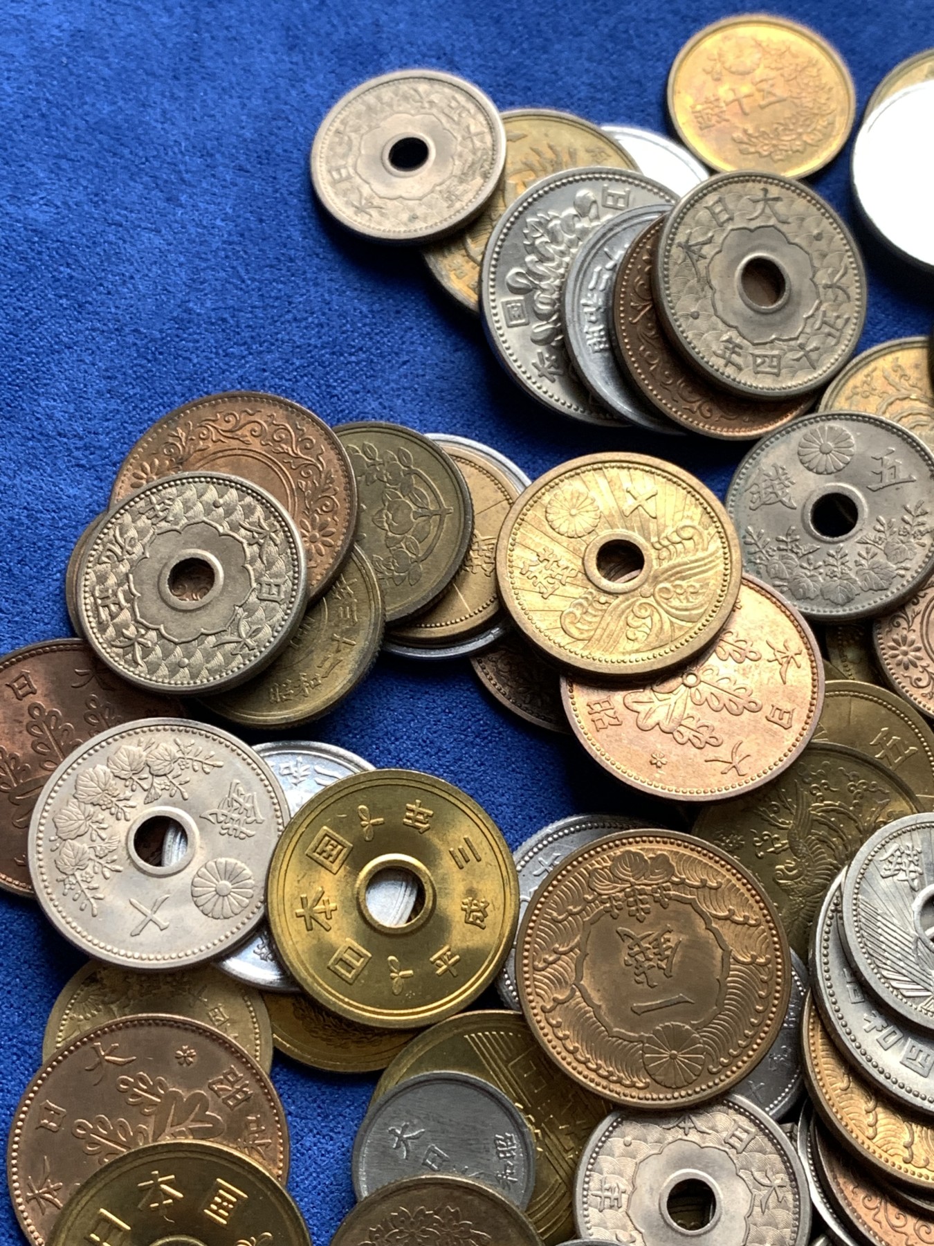 《竞宝斋》第198场-周日，周一 2场 (全场包邮) 80枚一组 日本好品硬币，带光好品，含飞鸟一钱，桐叶一钱，黄铜五钱十钱，中孔旧五／五十日元，黄铜单凤五十钱，白铜五钱十钱，大五钱镍币，铝币锌币小铜币 具体品种见图