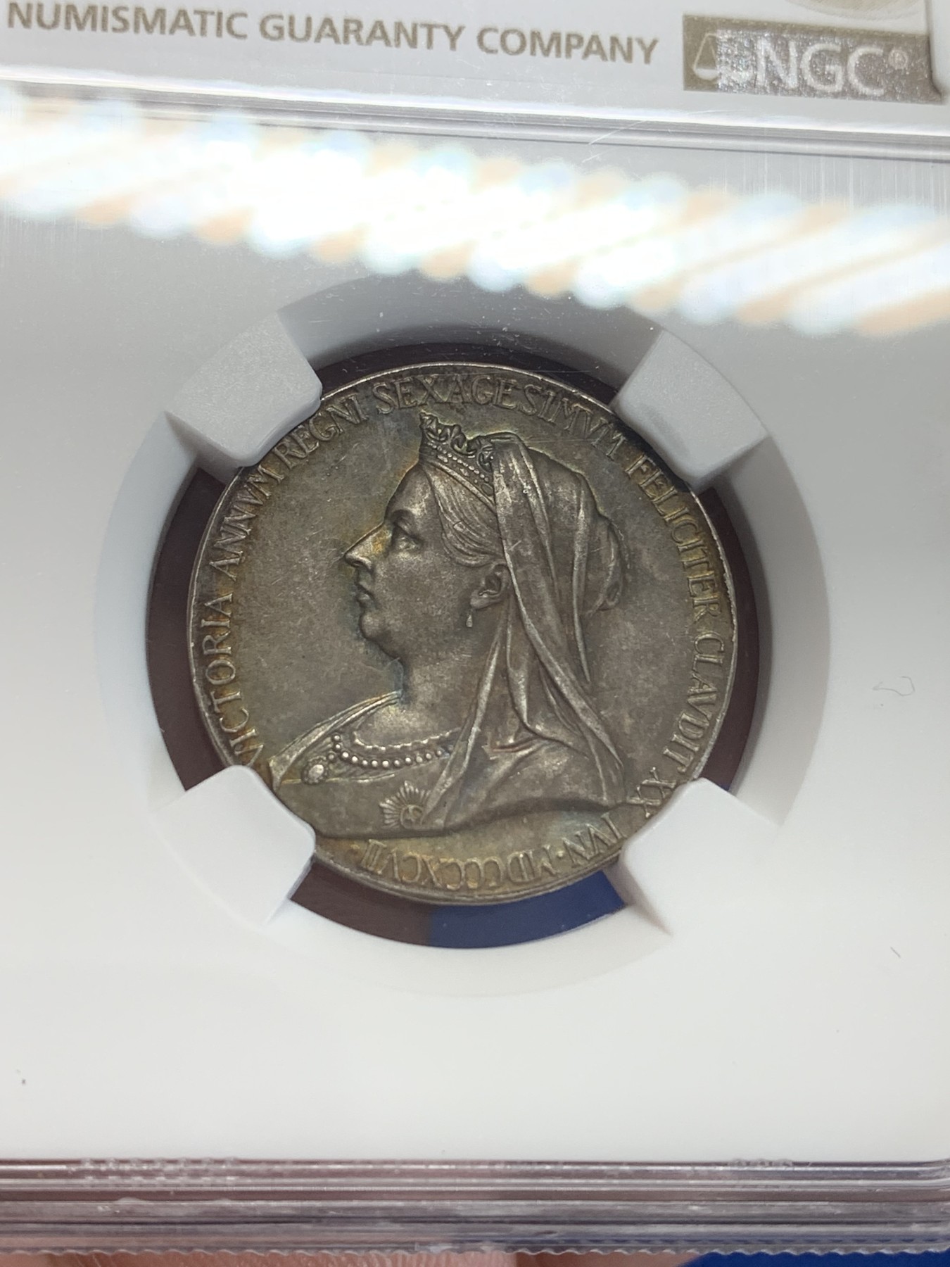 《竞宝斋》第198场-周日，周一 2场 (全场包邮) NGC-MS62 英国1897年维多利亚加冕60周年纪念银章，原味五彩