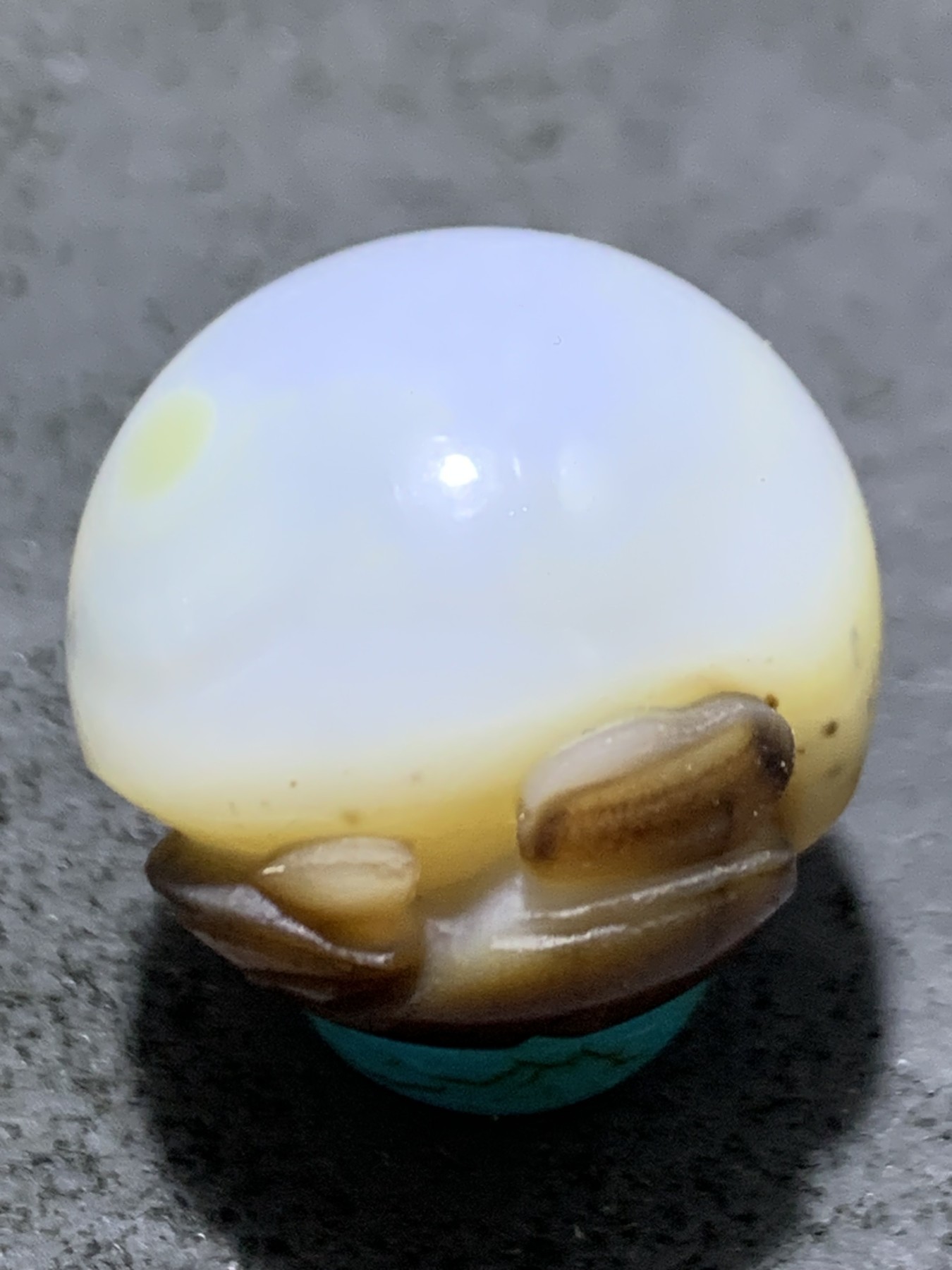 精美高玉化亚光海洋玉髓手工俏色巧雕一心向佛意境2.0圆珠一个！