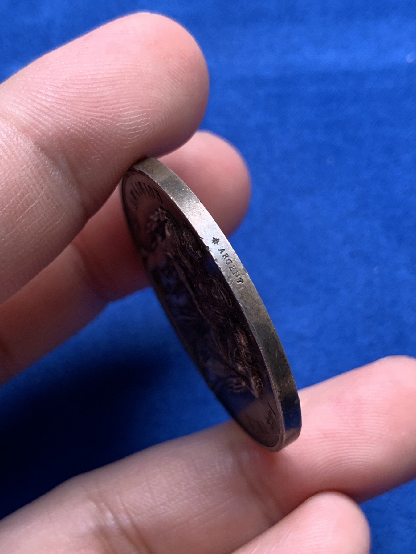 《竞宝斋》第198场-周日，周一 2场 (全场包邮) 法国 1860-1879年 银质 婚章 原始褒奖 磨损极小  大尺寸 22.62克  36.9mm直径 蜜蜂边铭 带银标 大规格