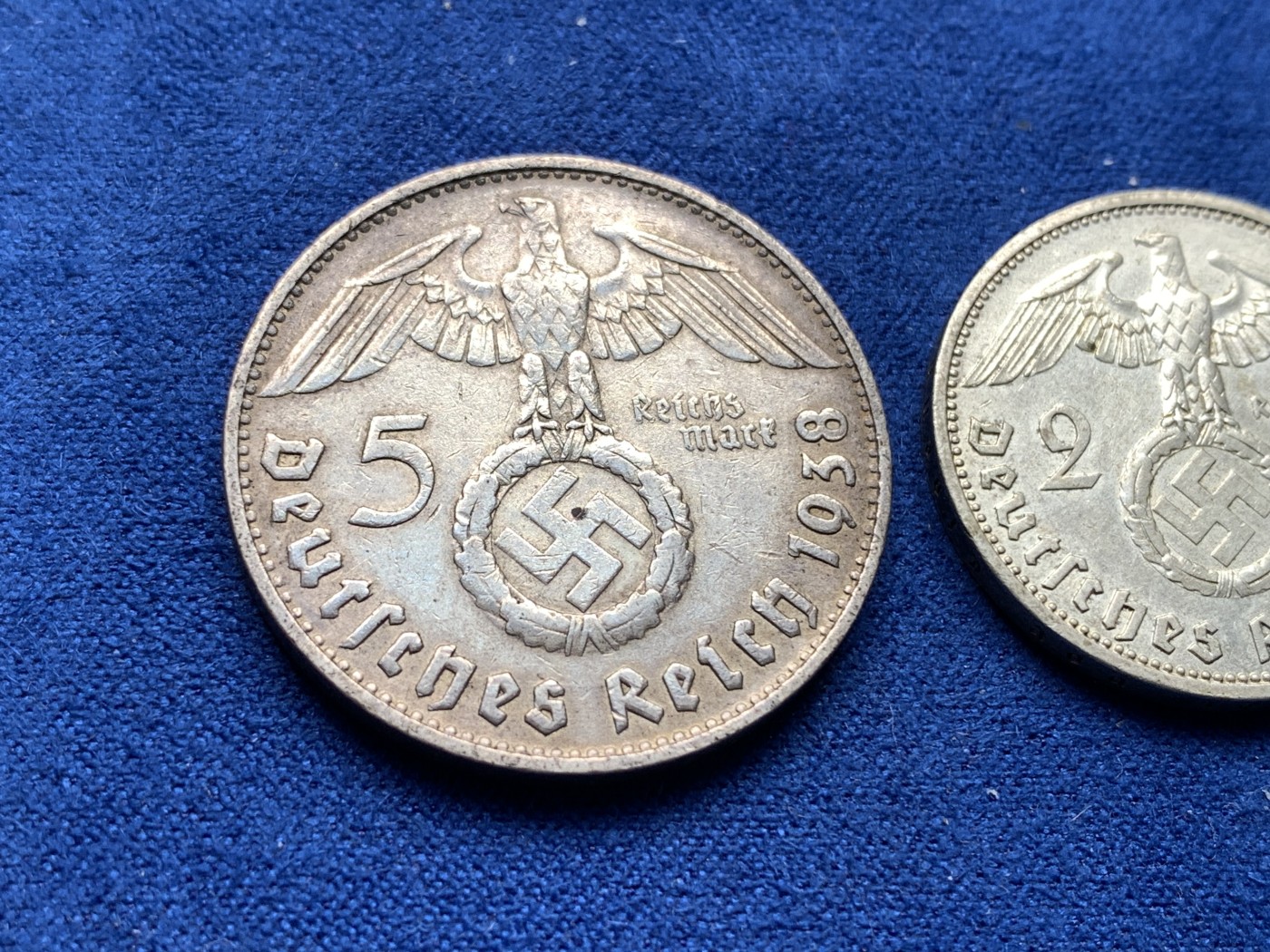 《竞宝斋》第198场-周日，周一 2场 (全场包邮) 两枚一组 德国兴登堡带符银币1939年2马克+1938年5马克
