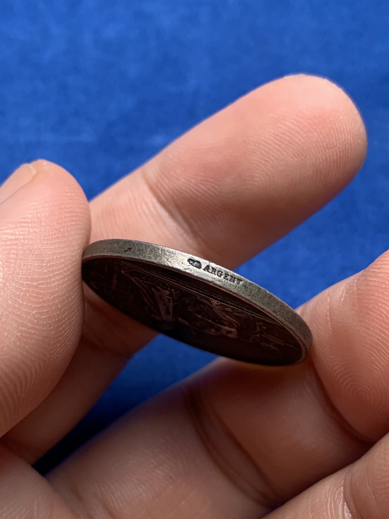 《竞宝斋》第198场-周日，周一 2场 (全场包邮) 法国 1880-1898年 银质 婚章 深彩包浆 神父细节都非常好  10.2克  27.3mm直径 丰饶角边铭 带银标