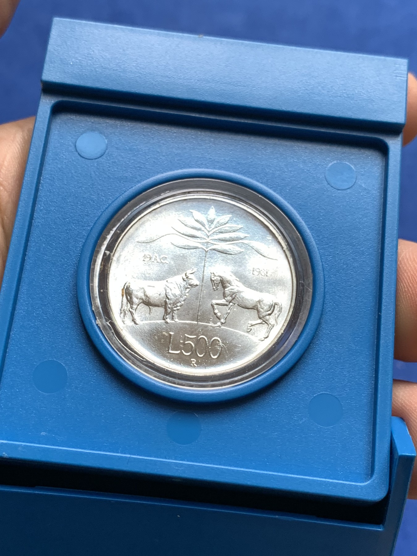 《竞宝斋》第198场-周日，周一 2场 (全场包邮) 意大利1981年 牛马 500里拉银币