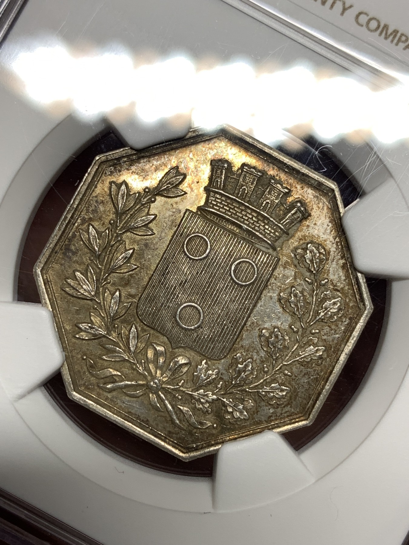 《竞宝斋》第198场-周日，周一 2场 (全场包邮) NGC MS61 法国MACON公证处银质八角代币 老包浆好品相