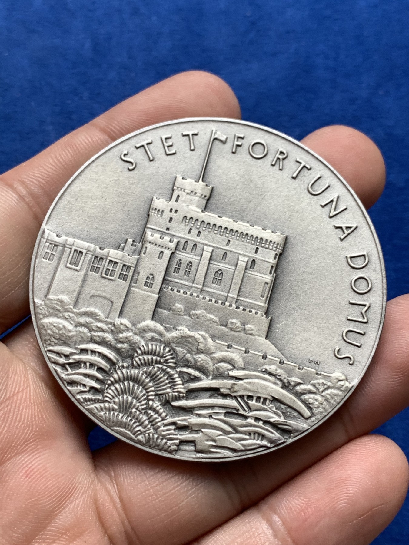 《竞宝斋》第198场-周日，周一 2场 (全场包邮) 1935年乔治五世加冕纪念大银章，MATEE工艺，好品相带原盒，57mm，86.4g