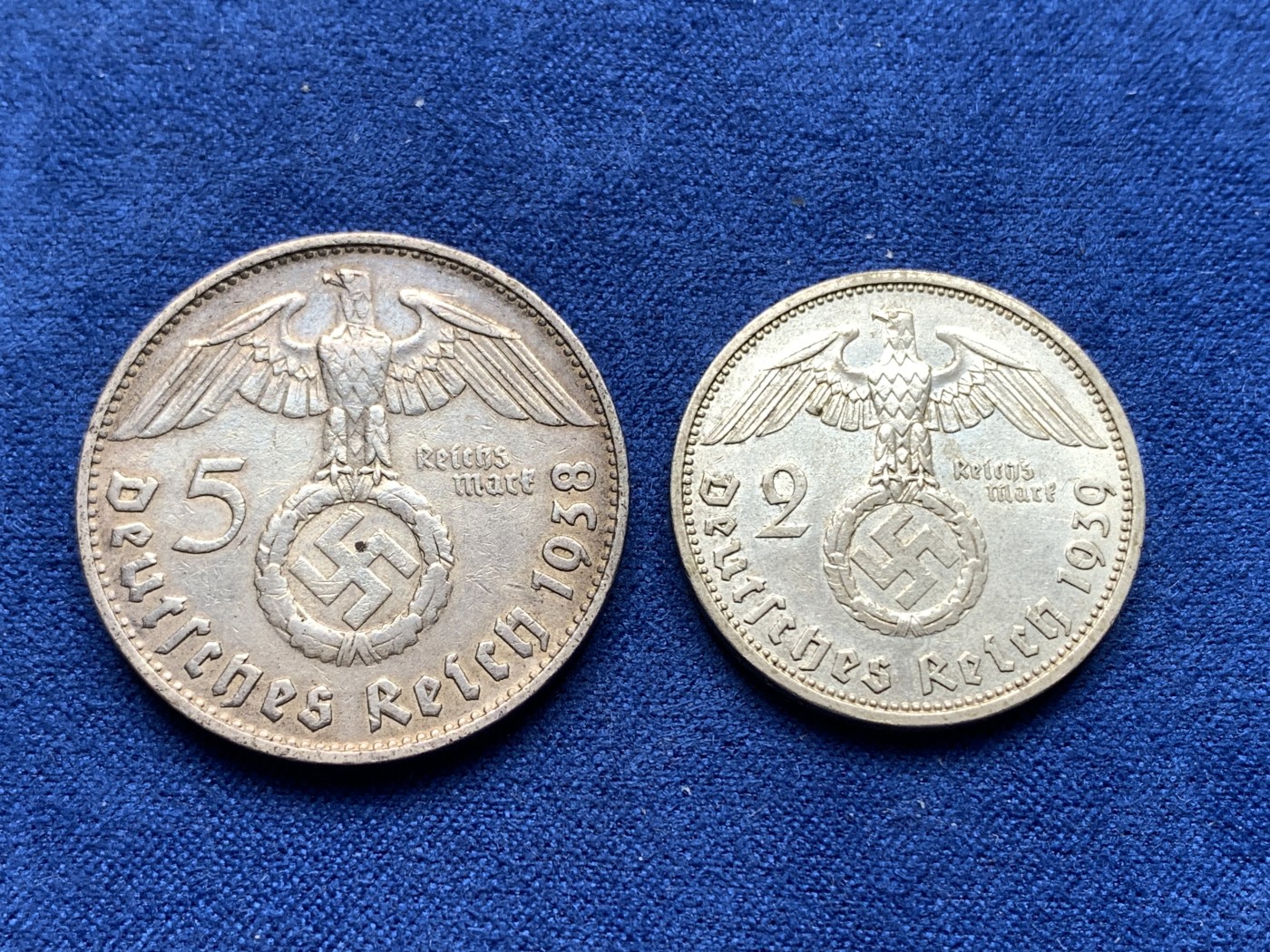 《竞宝斋》第198场-周日，周一 2场 (全场包邮) 两枚一组 德国兴登堡带符银币1939年2马克+1938年5马克