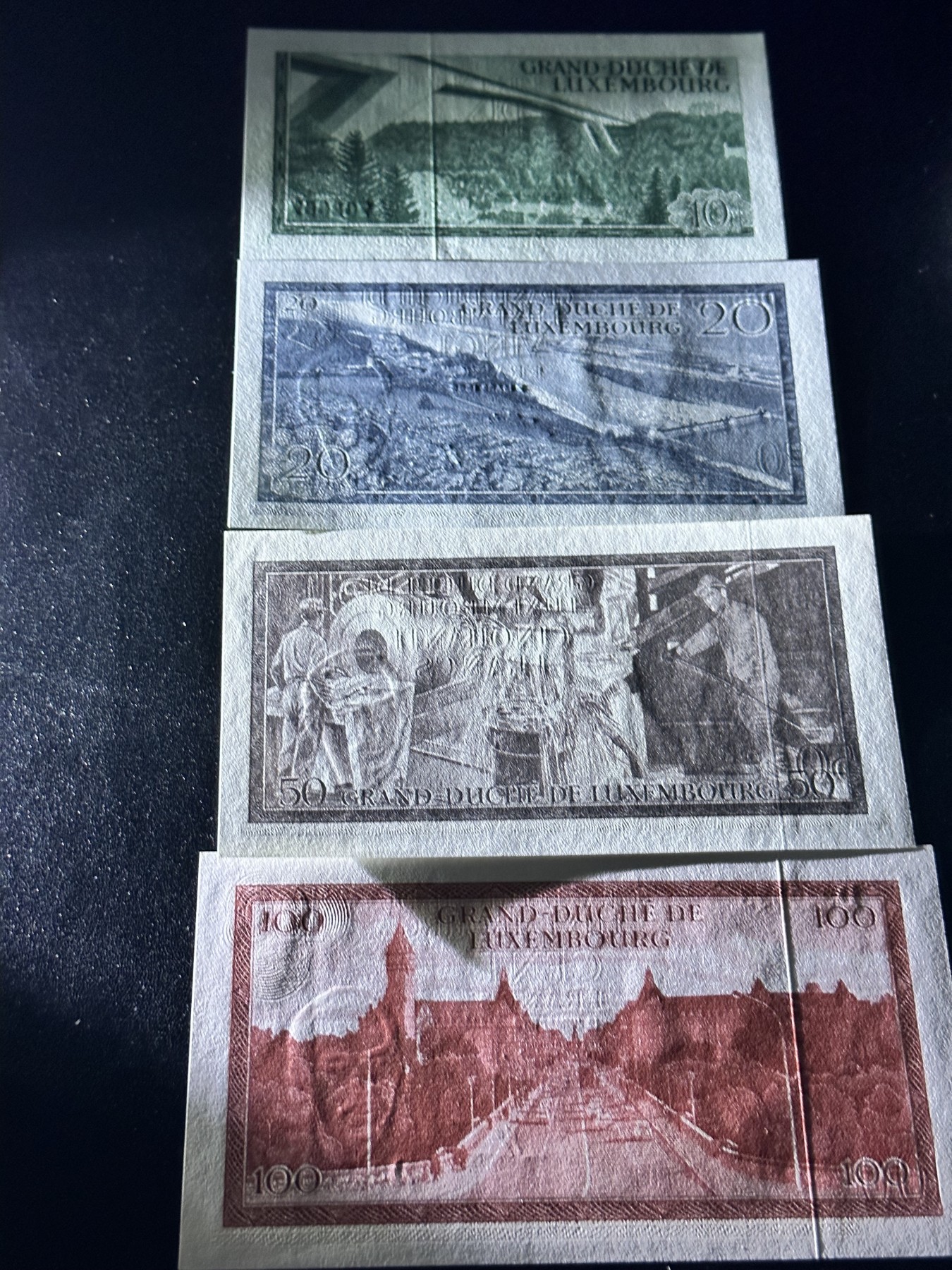 《外钞收藏家》第二百九十九期 卢森堡小套10、20、50、100法郎四张 全新UNC 非常精美的一套