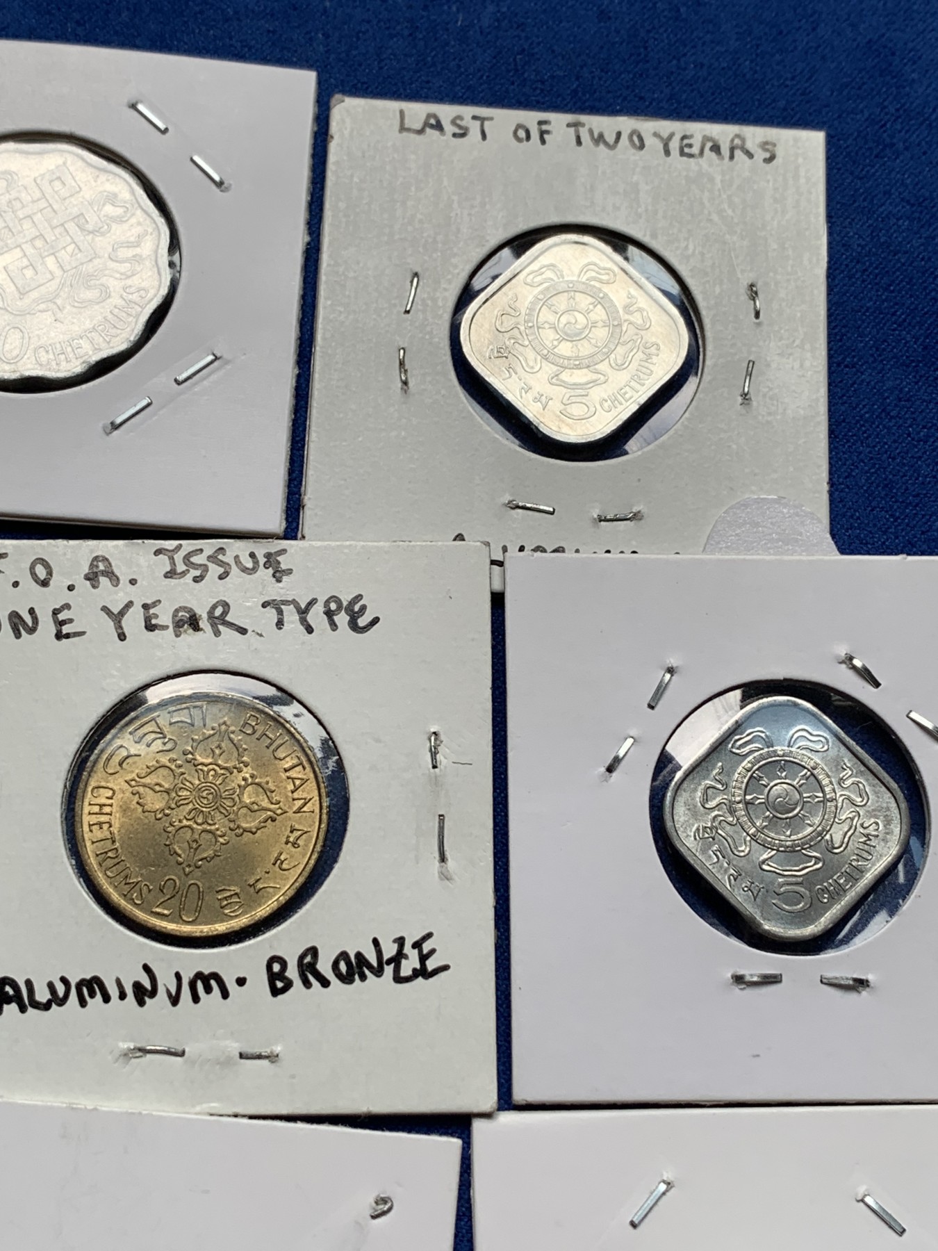 《竞宝斋》第198场-周日，周一 2场 (全场包邮) 11枚一组 不丹70年代各种面值硬币一组 品相XF-BU