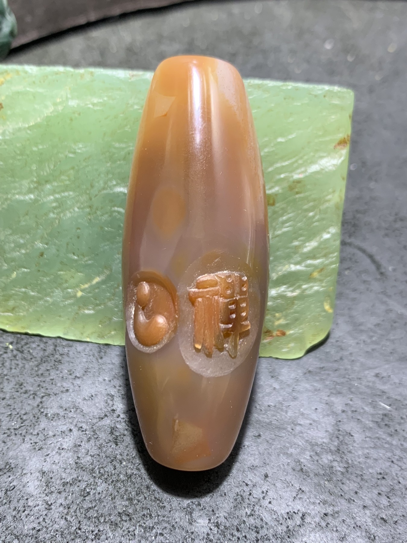 精美亚光高玉化千层纹巴西玛瑙手工俏色巧雕一心向佛，参禅悟道，意境大桶珠一个