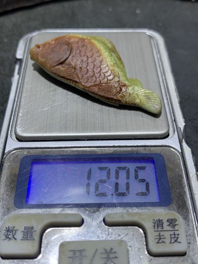 精美戈壁彩玉手工雕刻富贵有余把件（吊坠)一个！寓意：富贵有余， 精美戈壁彩玉手工雕刻富贵有余把件（吊坠)一个！寓意：富贵有余，