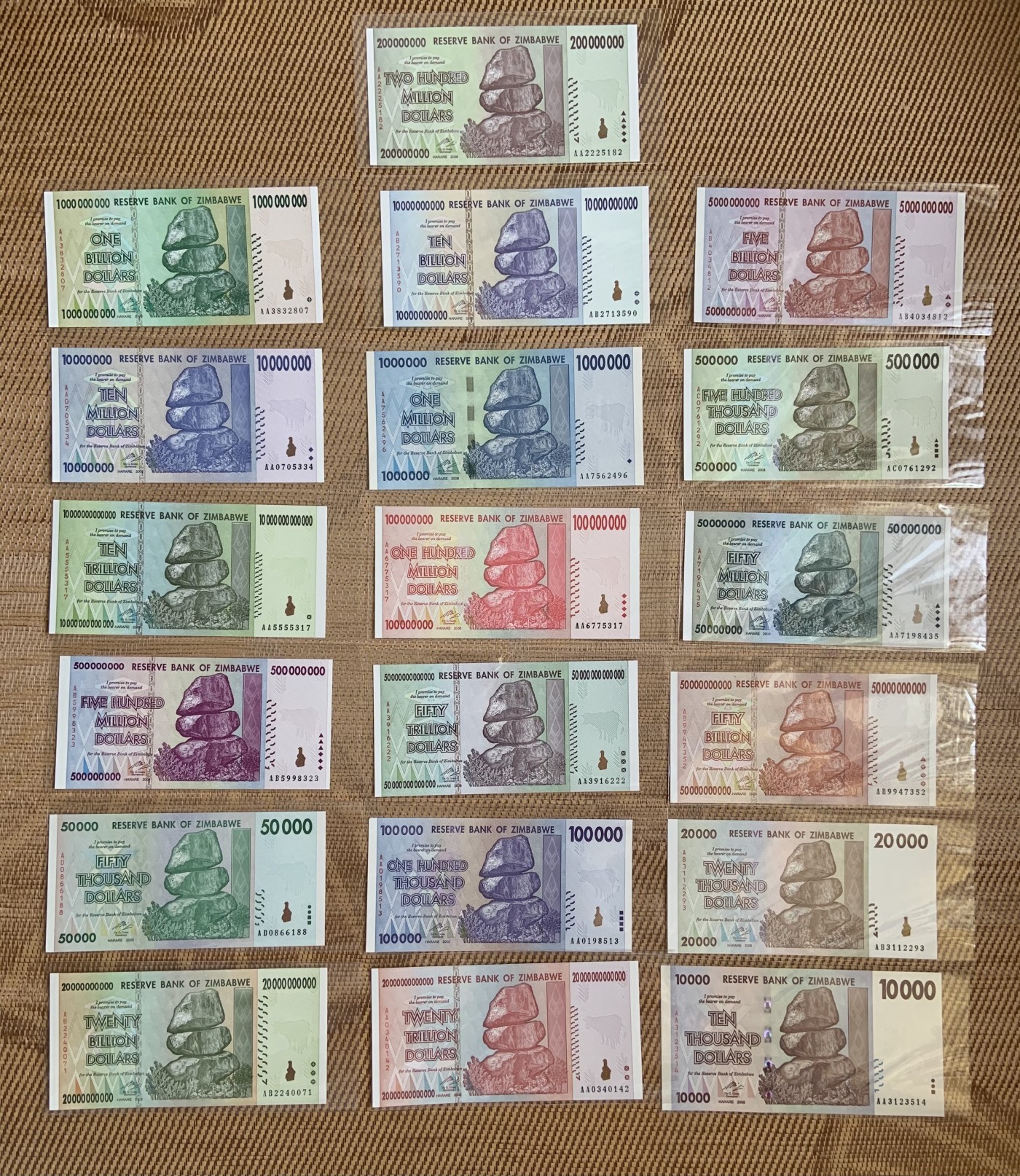 收藏联盟Quantum Auction 第290期拍卖  津巴布韦2008年10000-50万亿元19张(包含稀缺筋票10000元) 品相全新UNC 部分为AA冠