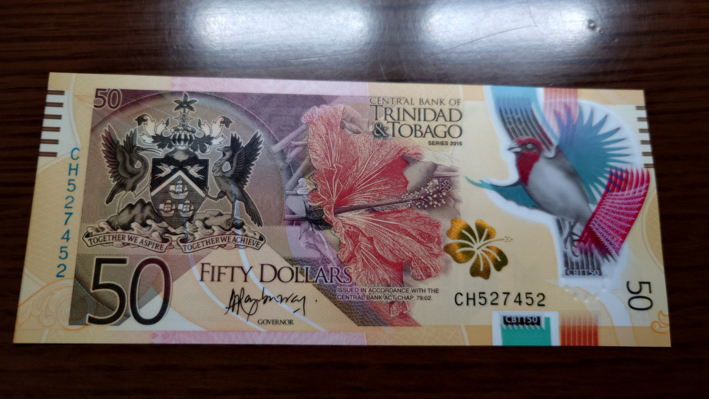 【世界钱币】精选微拍第70期暨2023年第十七期 多款塑料钞裸币超低价起拍 2015年特立尼达和多巴哥50塑料钞 CH首冠全新绝品号码527458