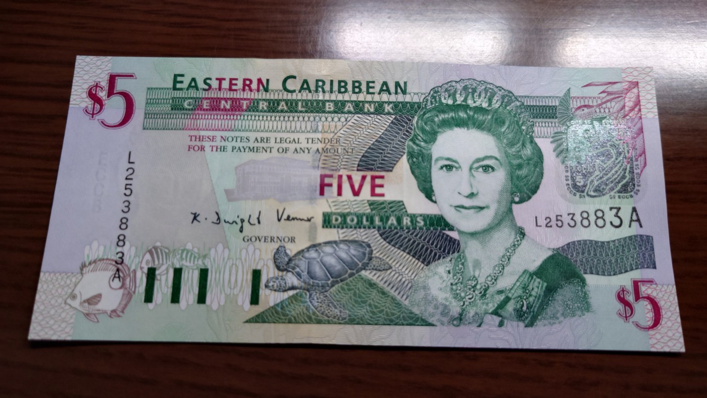 陆续更新【世界钱币】精选微拍第73期暨2023年第二十期 全新纸质裸钞低价起拍(第二场) 早期东加勒比5元 安提瓜和巴布达 全新绝品无47尾号883