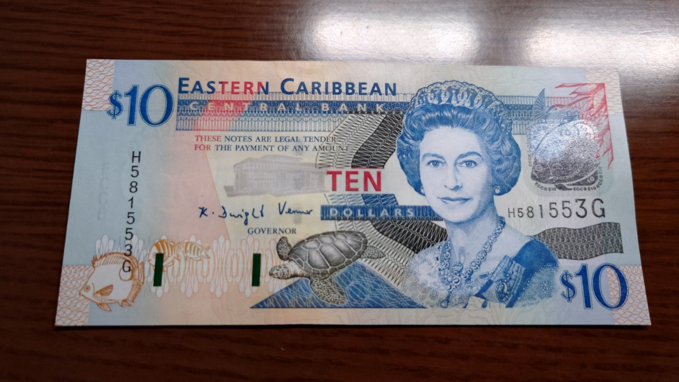 陆续更新【世界钱币】精选微拍第73期暨2023年第二十期 全新纸质裸钞低价起拍(第二场) 早期东加勒比10元 格林纳达  无47全新绝品尾号553