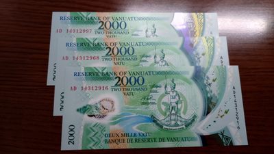 【世界钱币】精选微拍第70期暨2023年第十七期 多款塑料钞裸币超低价起拍 2014年瓦努阿图2000塑料钞 全新绝品无47尾号916