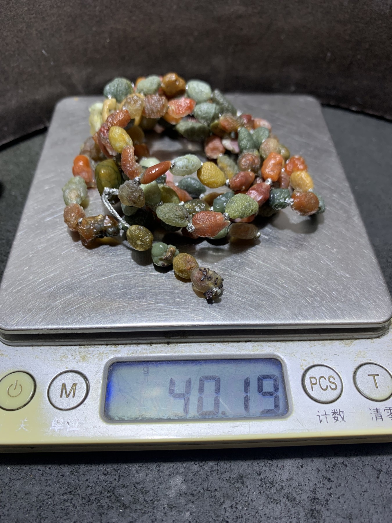 精美新疆黑山筋脉石玛瑙原石108项链一条，