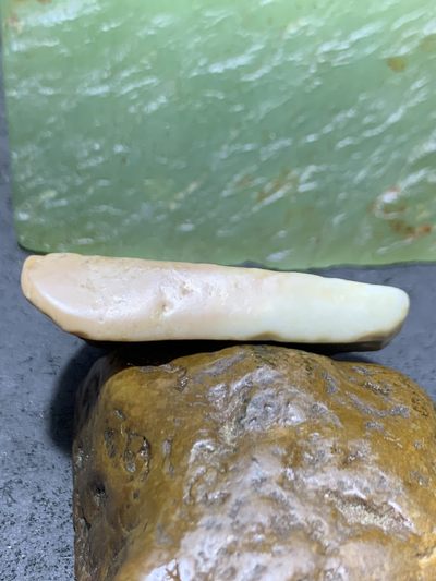 精美戈壁彩玉手工雕刻佛字把件（吊坠)一个！寓意：佛在心中 精美戈壁彩玉手工雕刻佛字把件（吊坠)一个！寓意：佛在心中