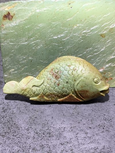 精美戈壁彩玉手工雕刻富贵有余把件（吊坠)一个！寓意：富贵有余， 精美戈壁彩玉手工雕刻富贵有余把件（吊坠)一个！寓意：富贵有余，