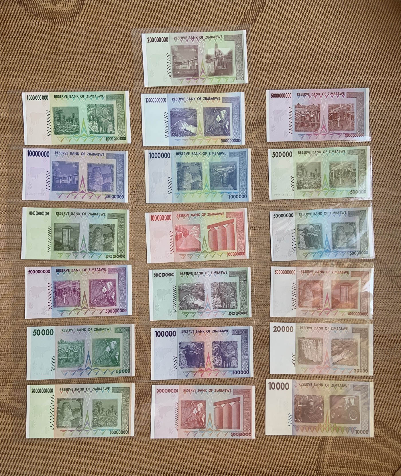 收藏联盟Quantum Auction 第290期拍卖  津巴布韦2008年10000-50万亿元19张(包含稀缺筋票10000元) 品相全新UNC 部分为AA冠