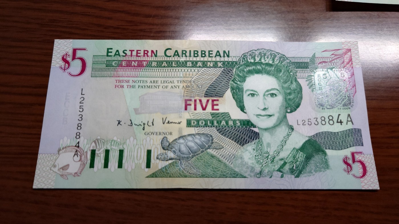 陆续更新【世界钱币】精选微拍第73期暨2023年第二十期 全新纸质裸钞低价起拍(第二场) 早期东加勒比5元 安提瓜和巴布达 全新绝品尾号884