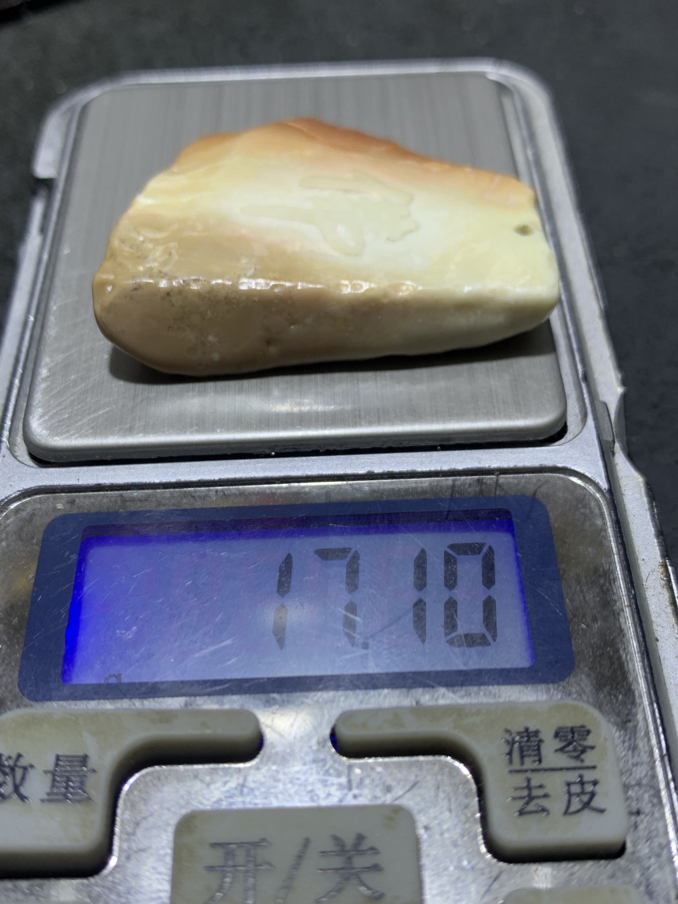 精美戈壁彩玉手工雕刻佛字把件（吊坠)一个！寓意：佛在心中