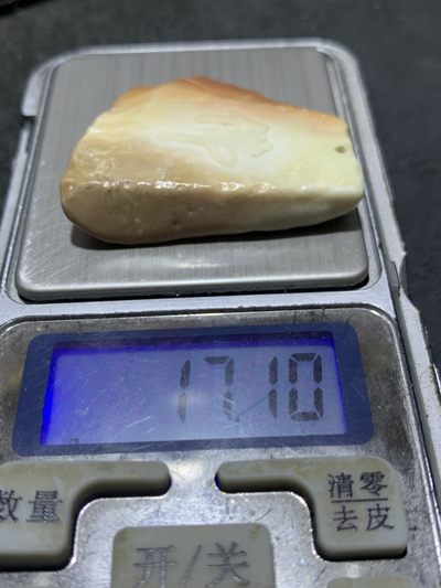 精美戈壁彩玉手工雕刻佛字把件（吊坠)一个！寓意：佛在心中 精美戈壁彩玉手工雕刻佛字把件（吊坠)一个！寓意：佛在心中