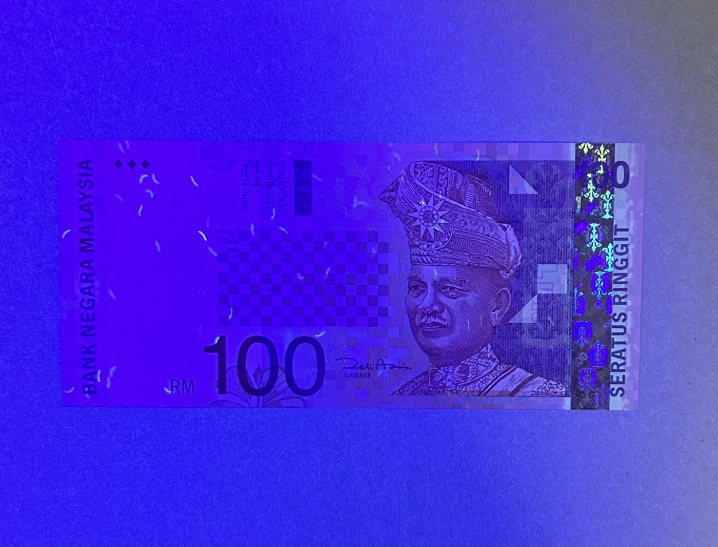 【丑猫0924】今晚7点，全自动快拍！ 01年马来西亚100unc