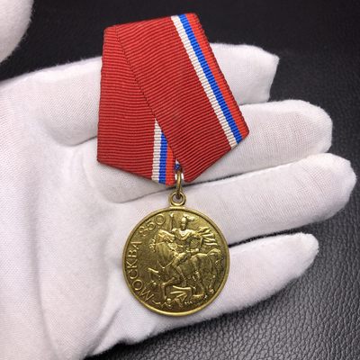 勋爵秋韵徽章专场第八期 - 苏联勋章 莫斯科建城850年奖章 铜镀金 莫斯科造币厂