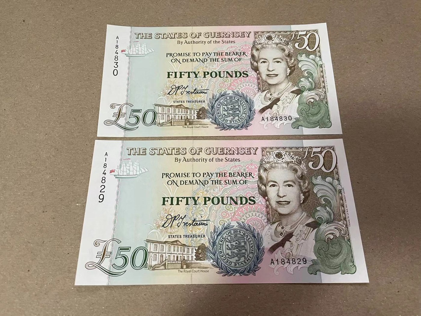 【Blue Auction】✨世界纸币精拍第373期【精】 【一组2张连号】根西 50镑 女王纸币一组 全新UNC